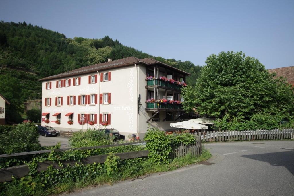 Gasthof Und Pension Zum Kreuz Lautenbach ภายนอก รูปภาพ